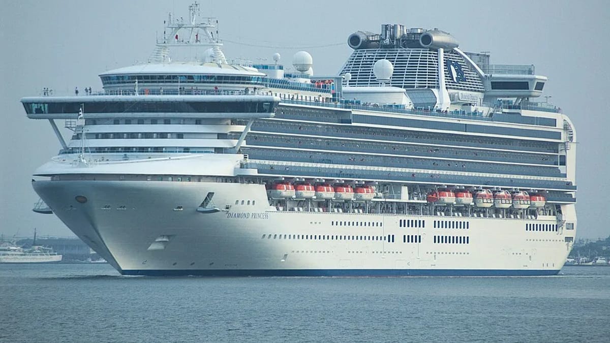 Diamond Princess at sea