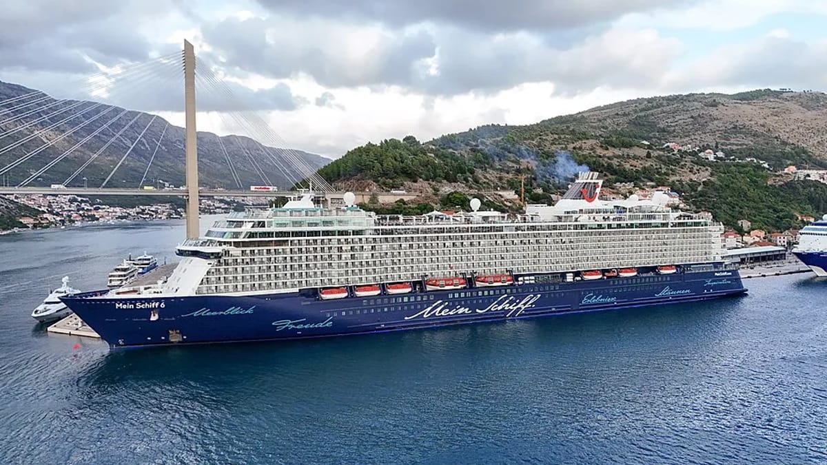 Mein Schiff 6 at sea
