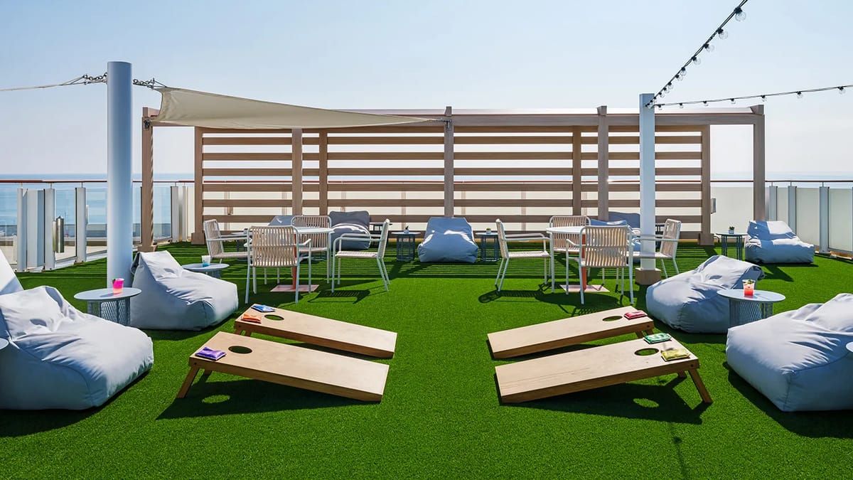 and Norwegian Breakaway Horizon Park
