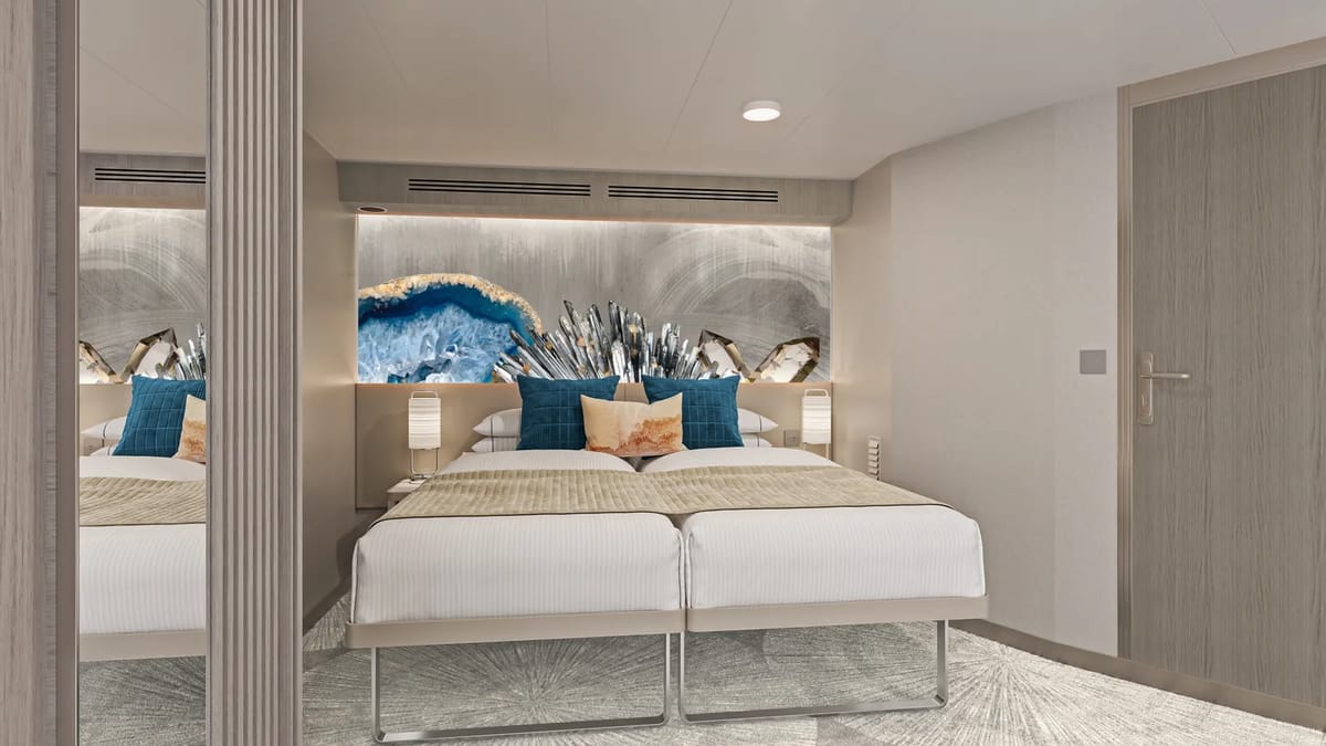 Aft-Faceing Penthouse Suite with Large Balcony