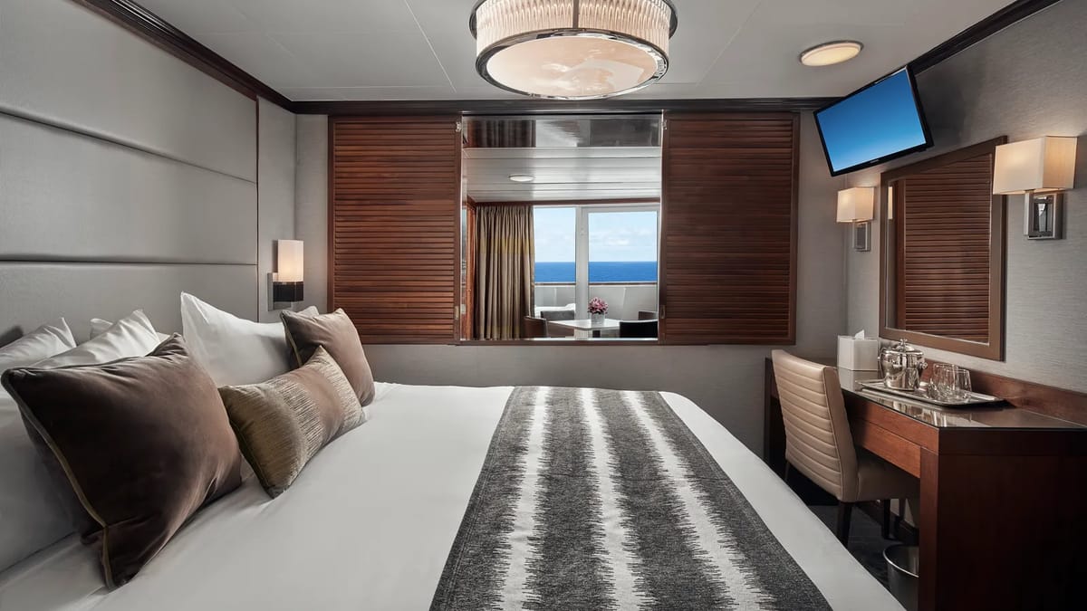 The Haven Owner's Suite with Large Balcony - Bedroom