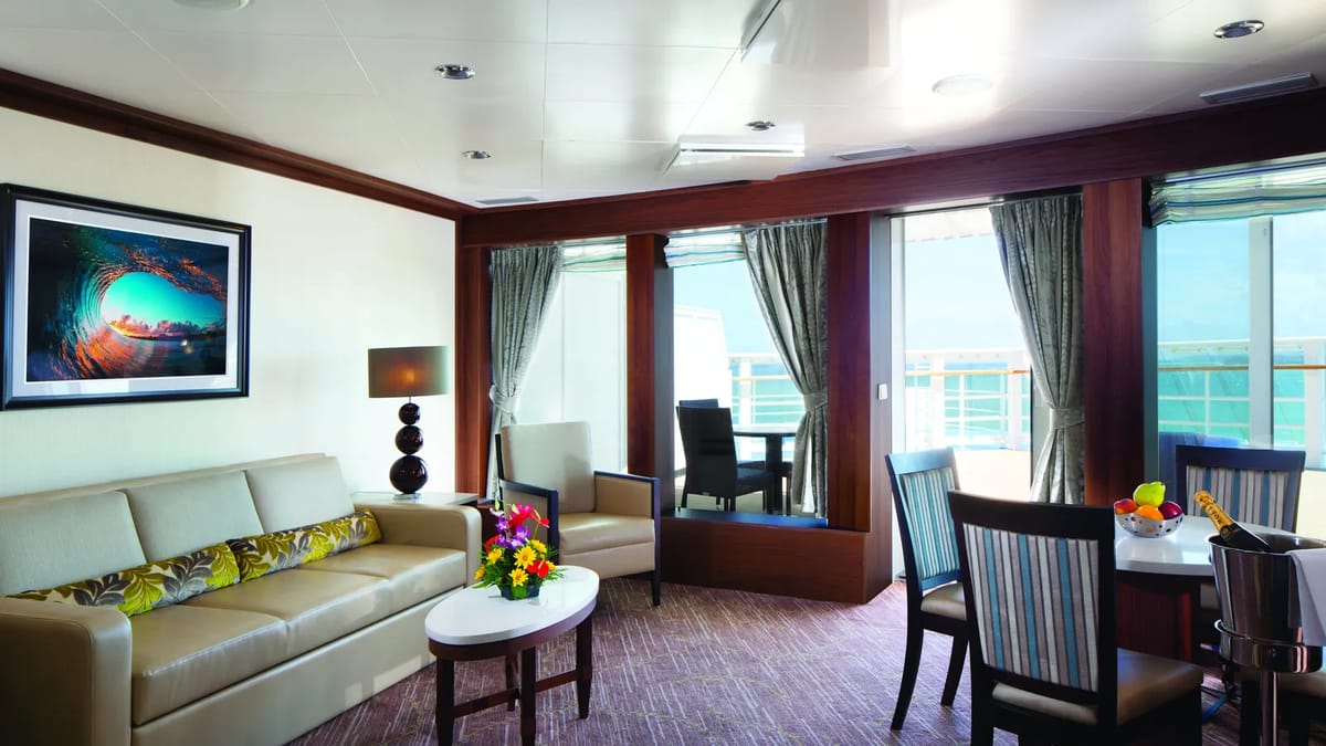 Pride of America - Owner's Suite With Large Balcony - Living Room