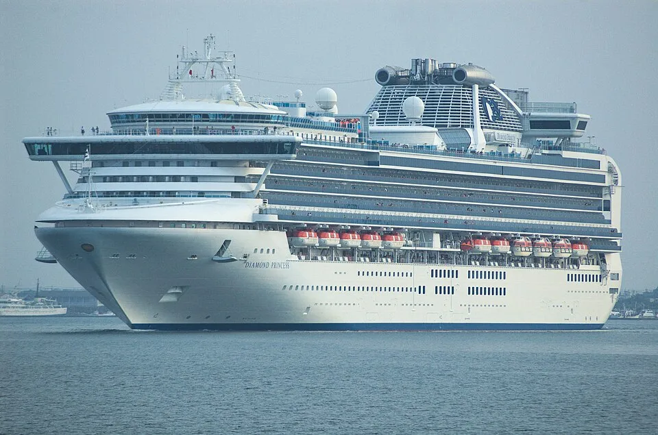 Diamond Princess at sea