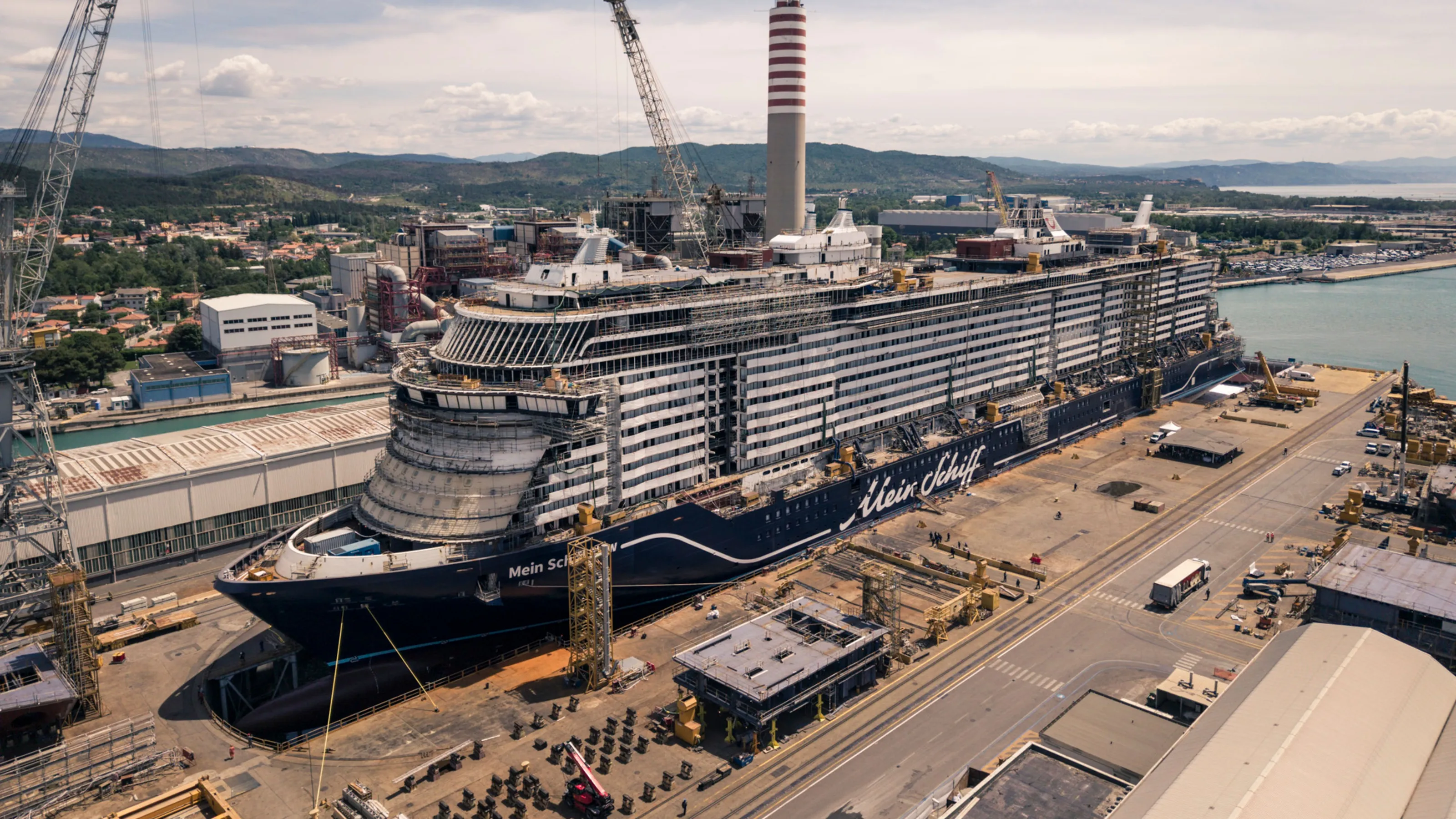 Mein Schiff Flow at sea