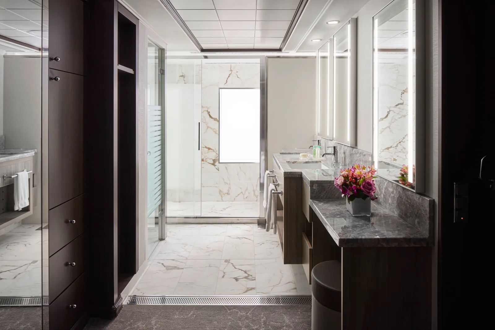 The Haven 2-Bedroom Family Villa with Balcony Master Bathroom