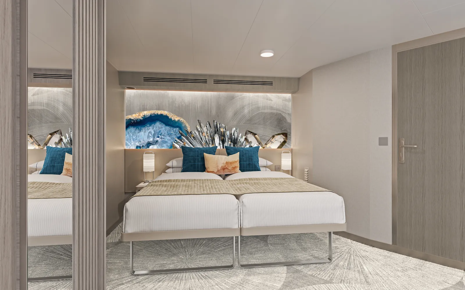 Aft-Faceing Penthouse Suite with Large Balcony