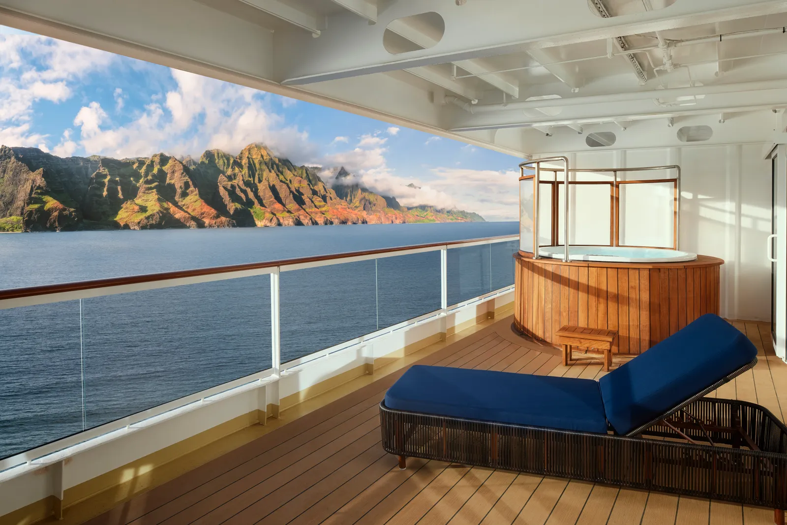 Pride of America - Deluxe Owner's Suite with Large Balcony