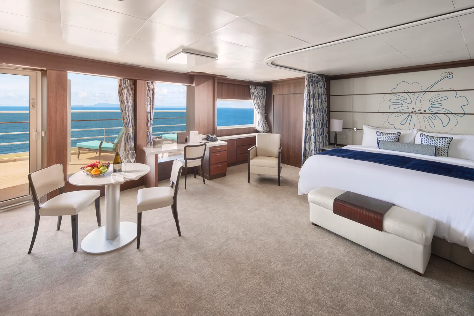Pride of America - Deluxe Penthouse with Large Balcony