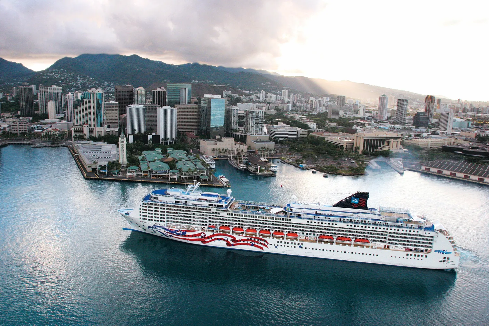 Pride of America - Hawaii Skyline